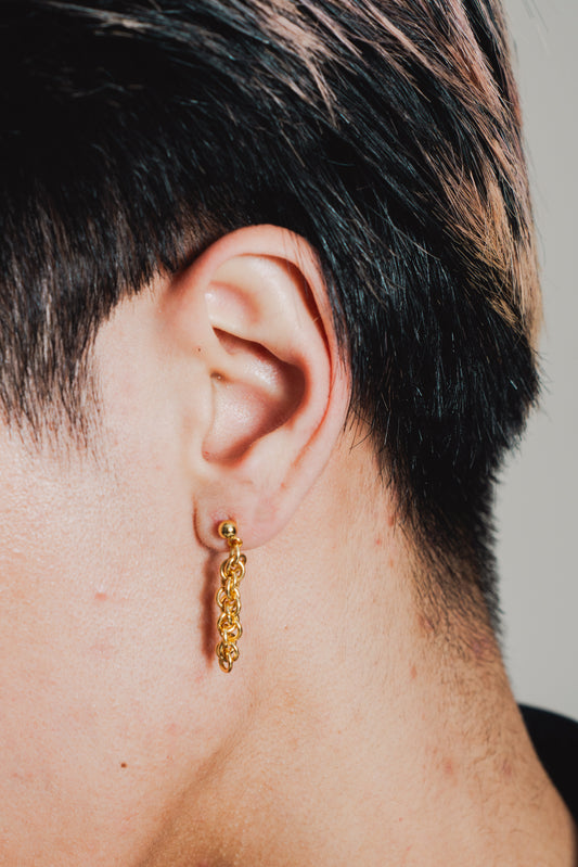 Gold tone chainlink earring on model